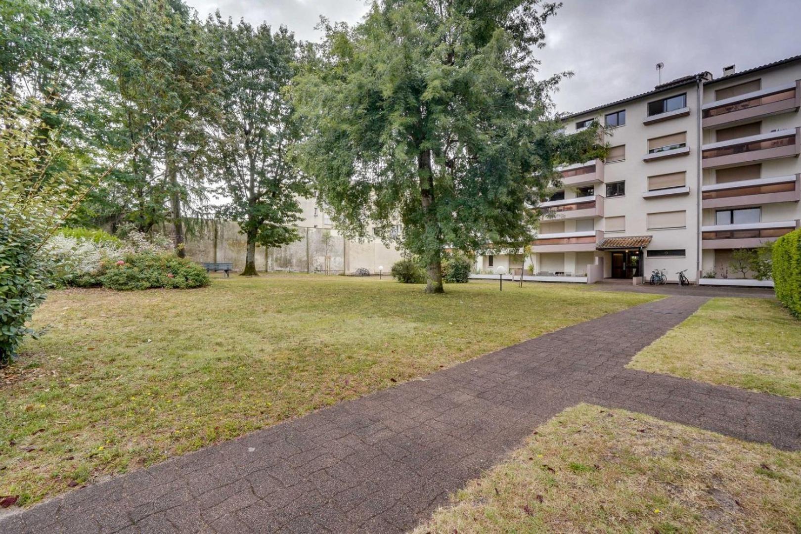 Nice Apartment With Balcony St Genes And Parking Burdeos Exterior foto